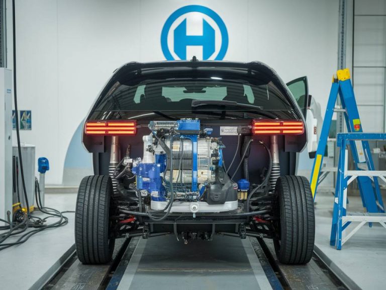 Adopting hydrogen fuel cells for sustainable transport fleets